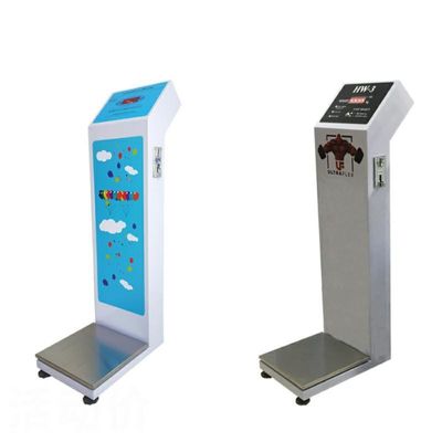 Mesure précise du poids corporel avec l'échelle de bagages fonctionnant à la pièce LEKA et l'écran LED