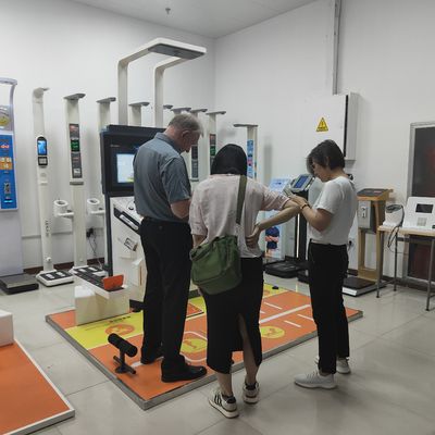 Appareil d'examen médical de santé pratique avec poids ≤ 300 kg et écran tactile