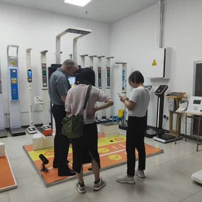 Appareil d'examen médical de santé pratique avec poids ≤ 300 kg et écran tactile