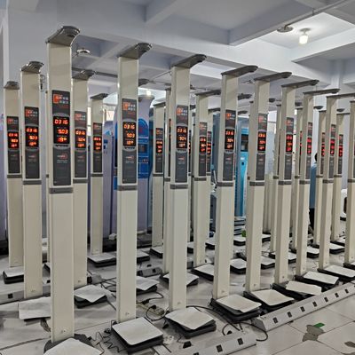 Centre médical échelle de hauteur et de poids à ultrasons blancs avec affichage multilingue