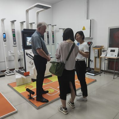 Appareil d'examen médical de santé pratique avec poids ≤ 300 kg et écran tactile