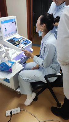 Écran tactile de 15 pouces Kiosque de contrôle de santé multifonctionnel avec échelle de poids et de hauteur du corps BIM