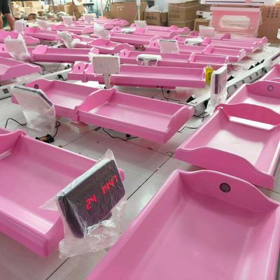 L'alimentation électrique 100-240V Balance numérique pour bébé pour une lecture précise du poids dans les hôpitaux
