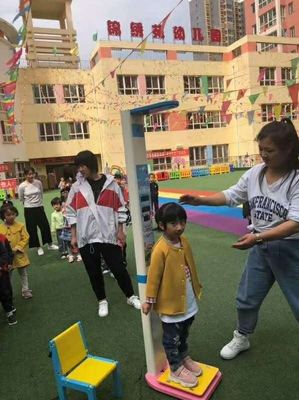 Personnalisation ODM Enfants Échelle automatique de poids et de hauteur de siège pour enfants 50-150cm