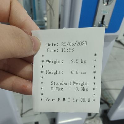 Instrument d'examen de la hauteur et du poids utilisé pour la surveillance de la santé sans effort