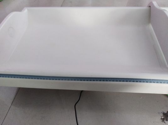 Échelle innovante pour nourrissons avec mesure de la hauteur du compteur de qualité hospitalière