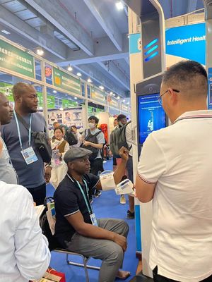 Analyseur de corps à écran tactile LCD de 19 pouces pour une analyse complète du poids et de la taille des adultes