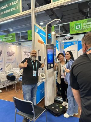 Machine d'analyseur de graisse corporelle à bioimpédance avec grand écran et écran publicitaire