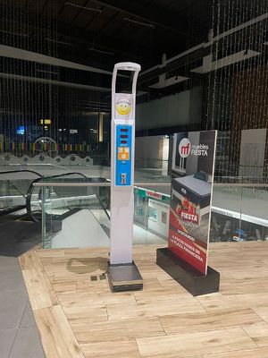 Suivez efficacement les progrès de votre corps avec une échelle numérique de mesure de la taille et du poids de 300 kg