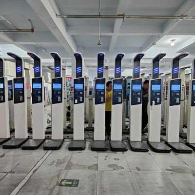 Balance numérique de poids du corps à pièce avec mesure de hauteur et construction en acier