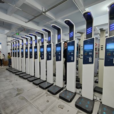 Balance numérique de poids du corps à pièce avec mesure de hauteur et construction en acier