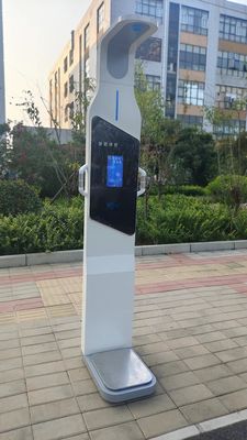 Échelle de hauteur et de poids imperméable à l'eau avec analyseur de graisse corporelle et vitesse de mesure rapide