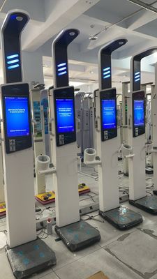 19 pouces Android Health Kiosk Centre de santé en acier Machine d' IMC avec analyseur de graisse corporelle